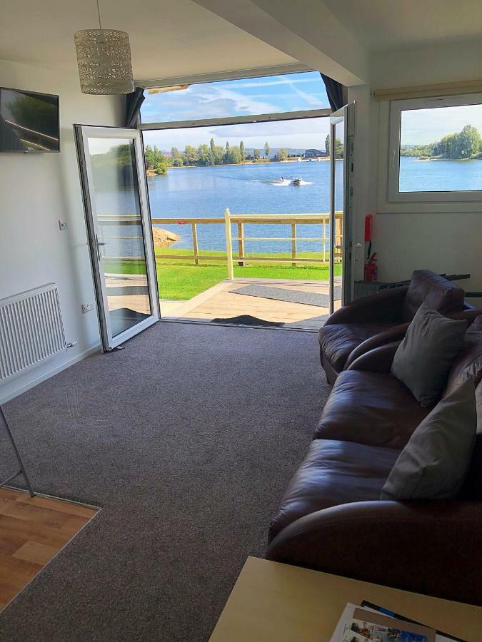 Premium Lake Lodges Чичестер Экстерьер фото